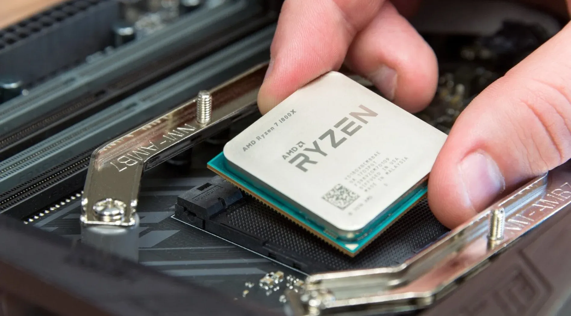 cpu-amd-la-gi-1.webp